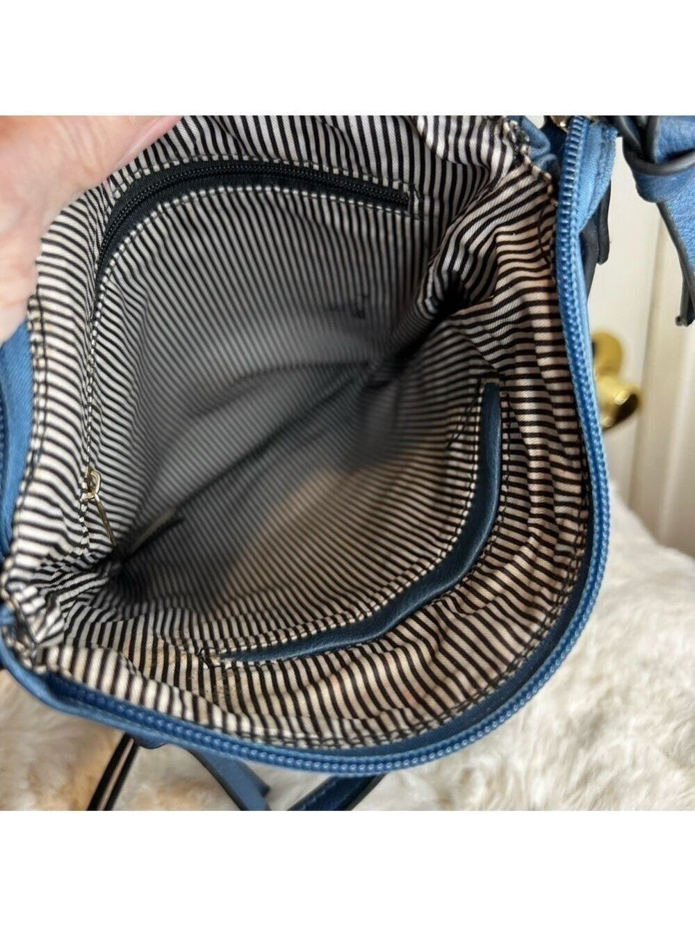 ISABELLE FAUX LEATHER CROSSBODY BAG - Picture 3 of 9